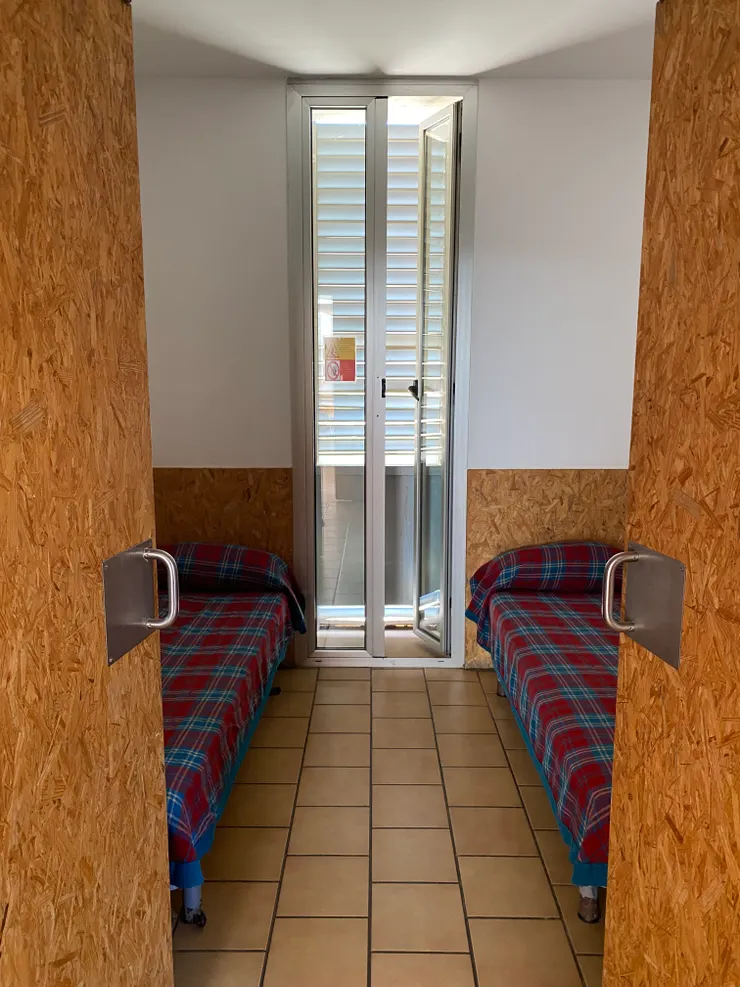 因為沒有其他女生入住，所以變成單人房使用，可以脫離上下鋪實在很開心。