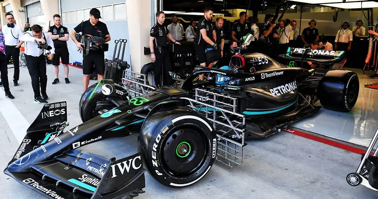 這不是烤肉架，而是基爾探針（Kiel Probe）組成的流場感測器總成，有重大套件更新時它才會出現