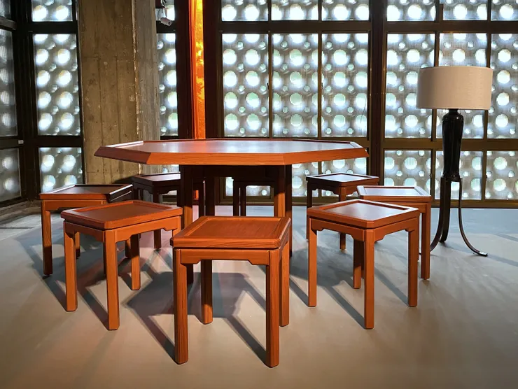 弘英別墅的八角餐桌凳組