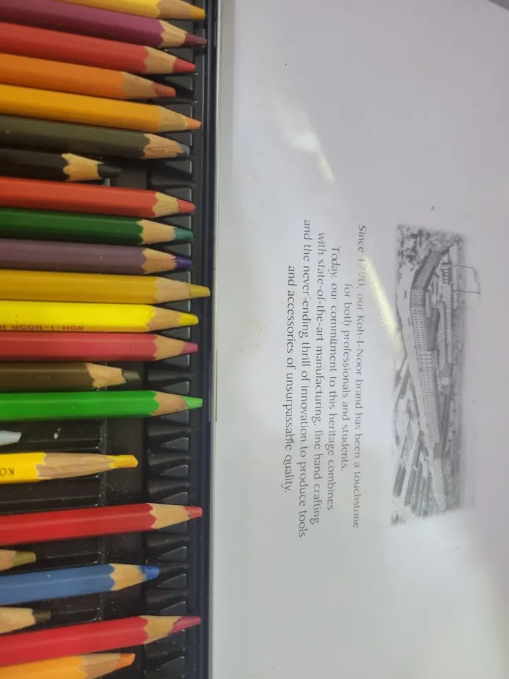 當年從捷克買來的72色色鉛筆,至今還是頭好壯壯