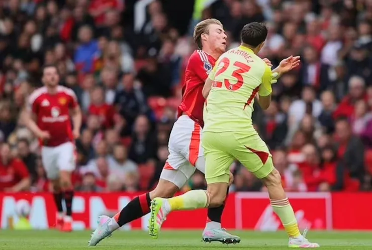 馬天尼斯撞倒海倫領紅牌被逐離場