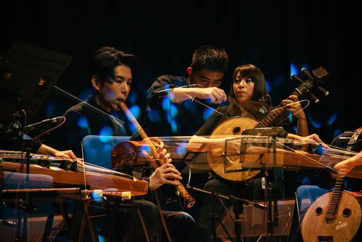 「三個人」跨界三重奏以傳統為根、當代為語，奏出臺灣國樂走向世界的嶄新篇章。 （圖／三個人提供)