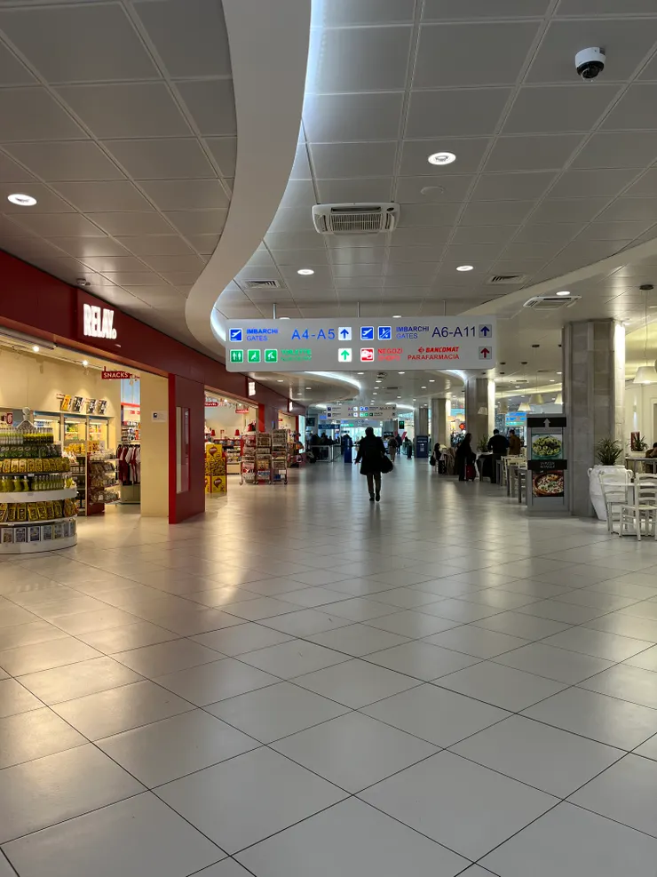 巴里機場BRI 管制區