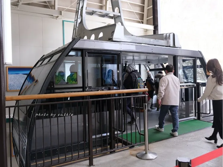 新穗高纜車第二段為日本唯一雙層纜車。