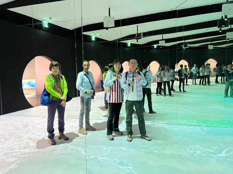 踏在虛擬海浪上