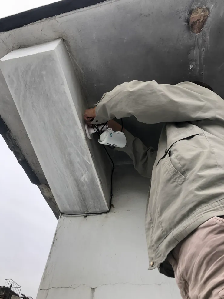 四樓的監視器先裝，四樓陽台往下看，還是有點可怕。