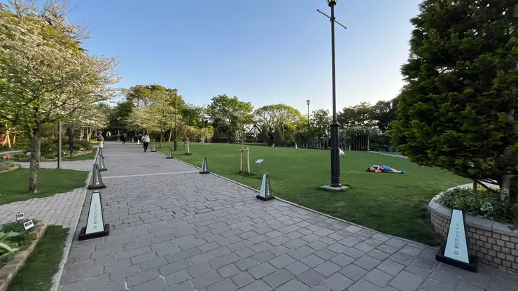 躺在裡面睡午覺感覺也滿讚。