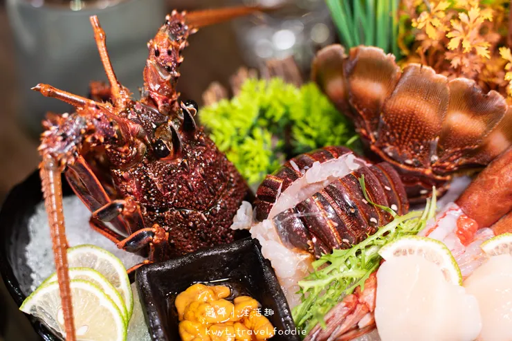 [高雄左營火鍋餐廳]銅花精緻涮涮鍋，火鍋界的LV！整隻龍蝦與A5和牛的奢華約會，專人桌邊服務，左營約會餐廳推薦，附最新菜單