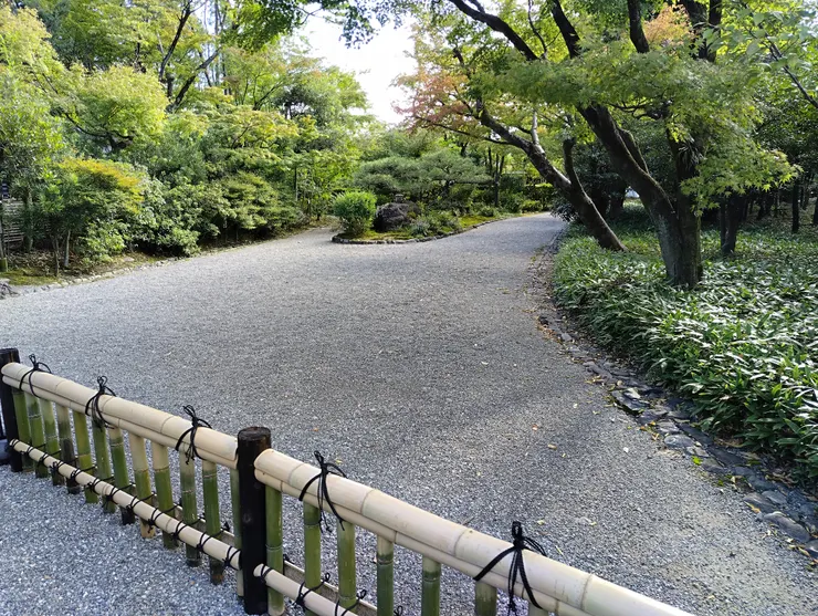 從售票口往內看有樂苑內