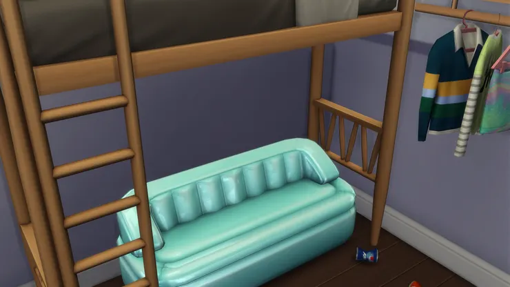 一看便知道這張沙發的材質與別不同，是膠的充氣沙發，萬一褲袋或衣飾上有尖東西便會報銷。