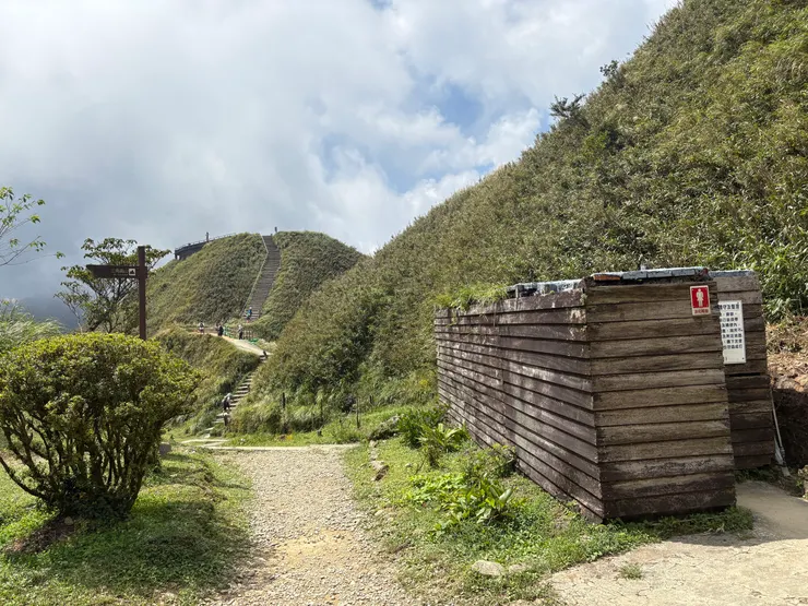 聖母山莊旁的公用廁所