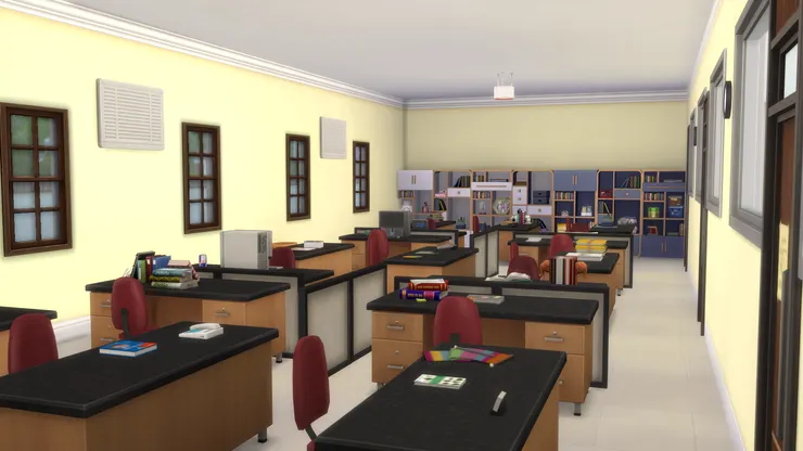 有人可能覺得太擠迫，但我又想讓大家感受一下香港教員室的情況。