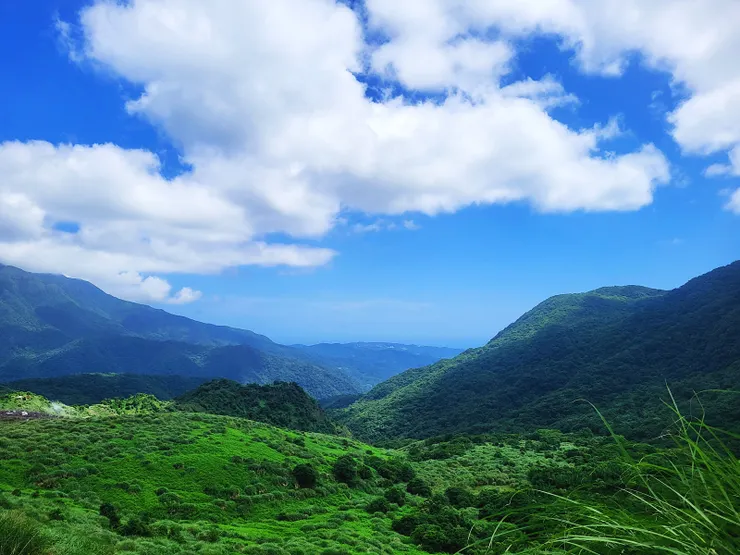 翻越陽明山（俯瞰嶺腳庄聚落)