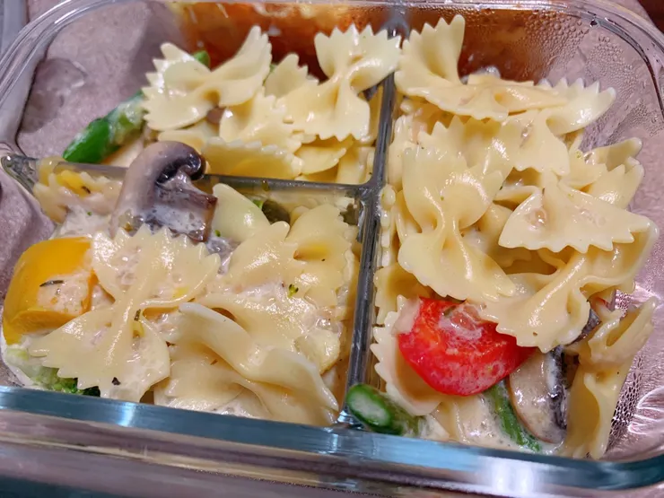 不膩口的奶油白醬蝴蝶麵