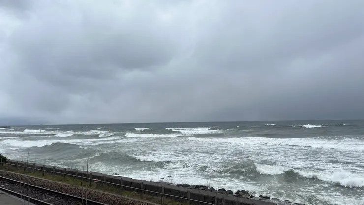 灰濛濛的雨晴海岸，也是漂亮但藏有一點遺憾。