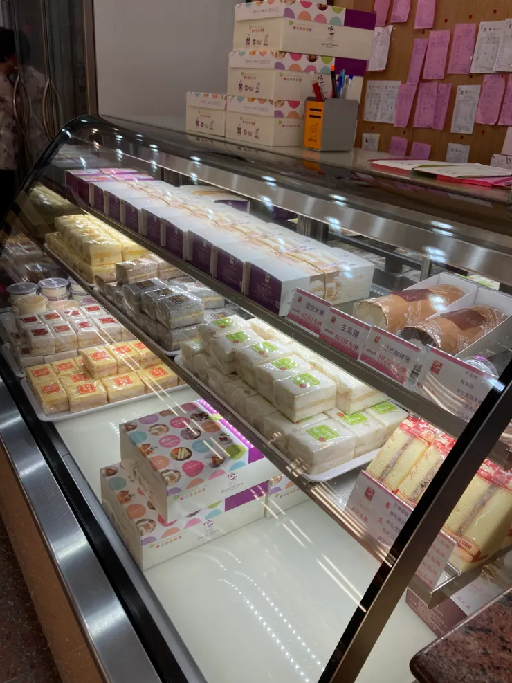 麵包蛋糕品項超豐富！價格也相當親民！