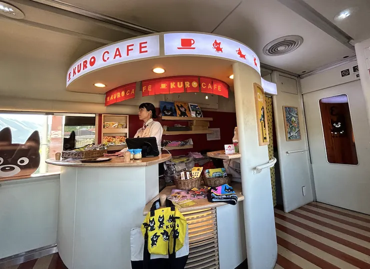 可愛的販賣台（和有點無奈的工作人員）