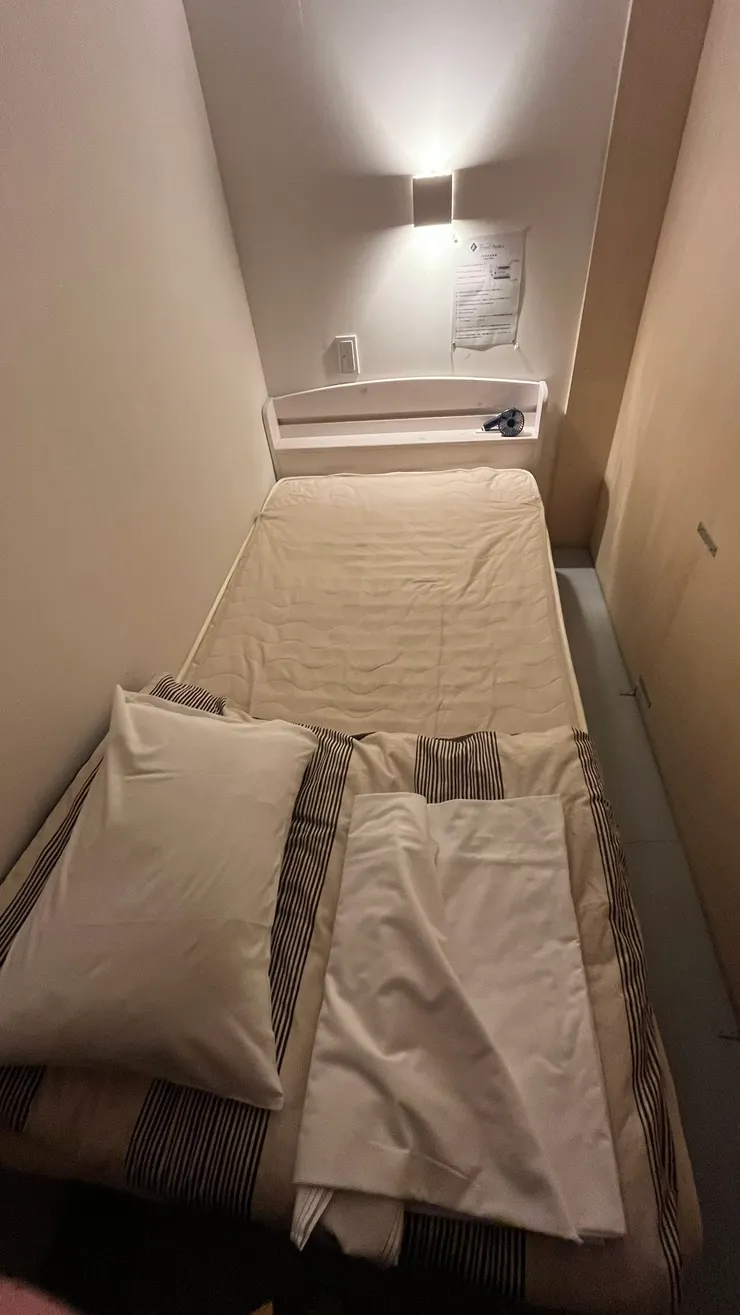 床單、棉被自己套。