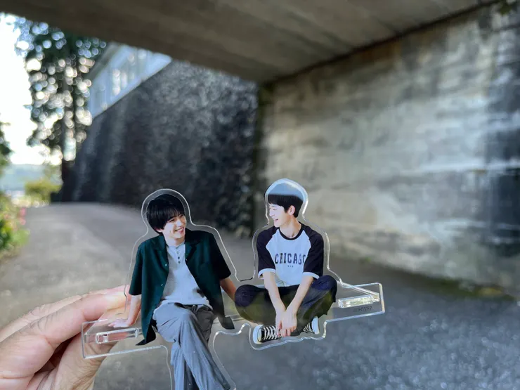 人生第一次拿立牌拍照好害羞