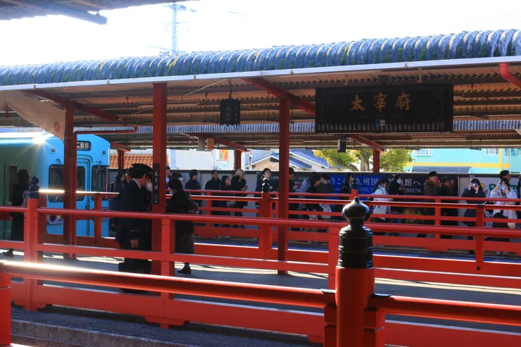 太宰府車站的配色跟細節都呼應著天滿宮，非常有味道