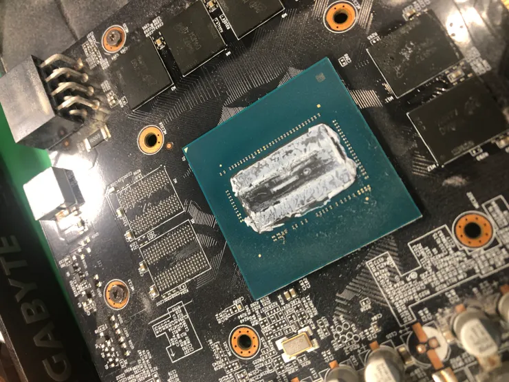 核心部分的導熱膏已經硬化，這個導熱功能已經不好了，要重新上。