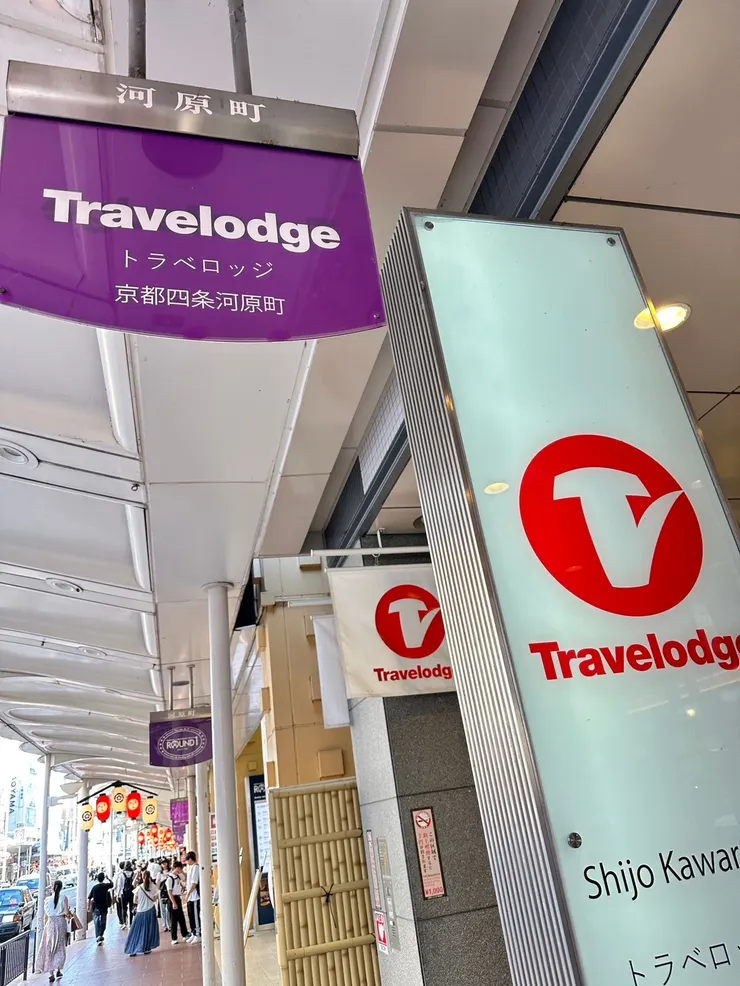 飯店入口要再轉進去裡面，要注意一下才不會錯過