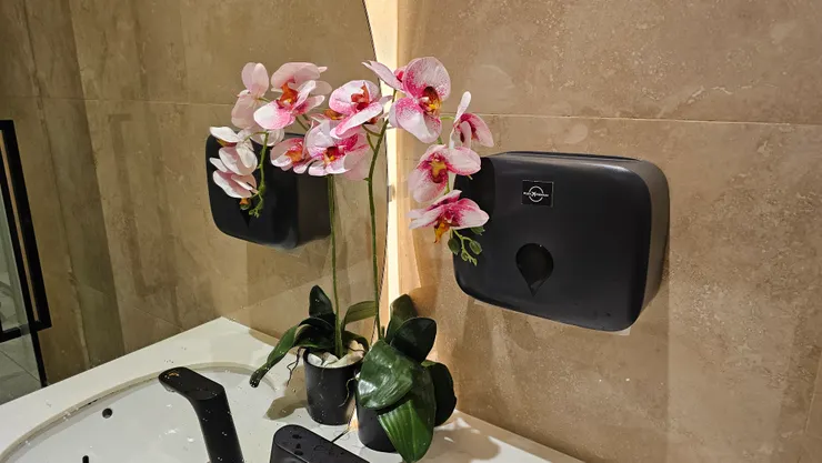 新翔貴賓室的洗手間也擺有漂亮的蘭花!