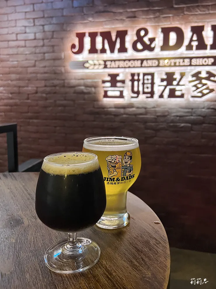 蘭陽騎士-大杯（右）、雪莉桶陳帝國紅艾爾-大杯（左）