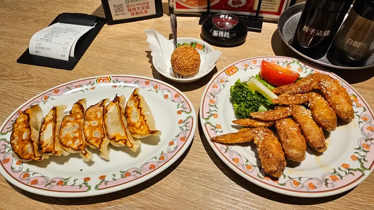 這是前陣子我在台灣吃的「餃子的王將」!很好吃只是有點小貴!