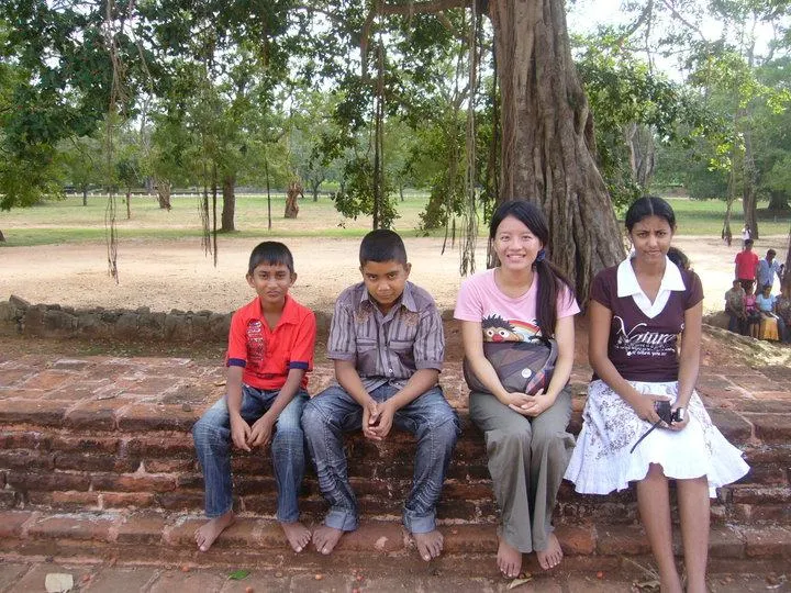 曬得跟當地人一樣黑的腳,好像真的變成了這裡的一部分