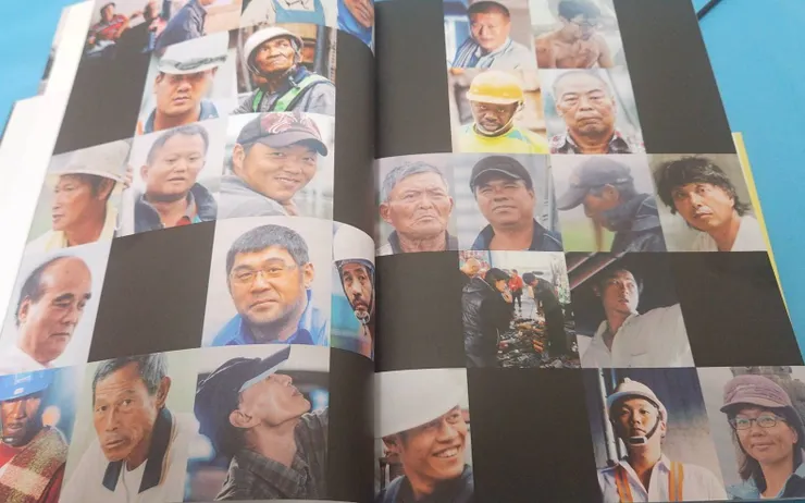 書裡我最喜歡的照片，每張臉孔都是為了生活不斷努力的人們