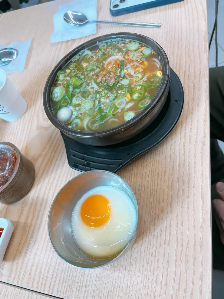 豆芽湯飯配上鮮嫩雞蛋