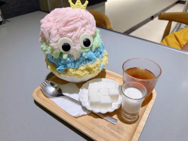 「馬卡龍公主」，冰品本身就有甜味，喜歡奶味可以自行加入煉乳