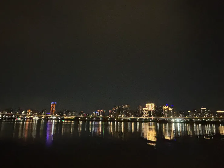 夜晚的大稻埕碼頭