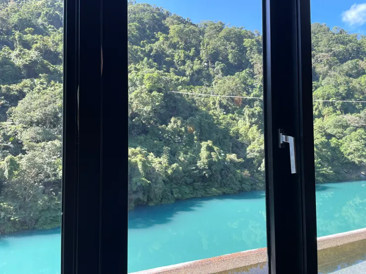 眺望南勢溪用餐