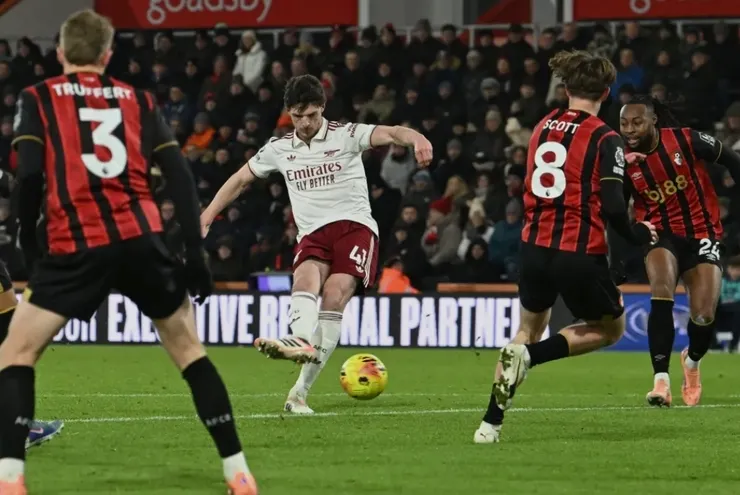 迪勤懷斯撞射破網助阿仙奴領先3:1