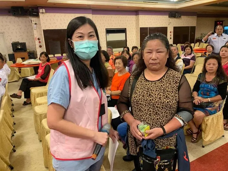 民眾積極參與由大園區公所舉辦之有獎徵答宣導活動。圖:桃園市政府社會局提供