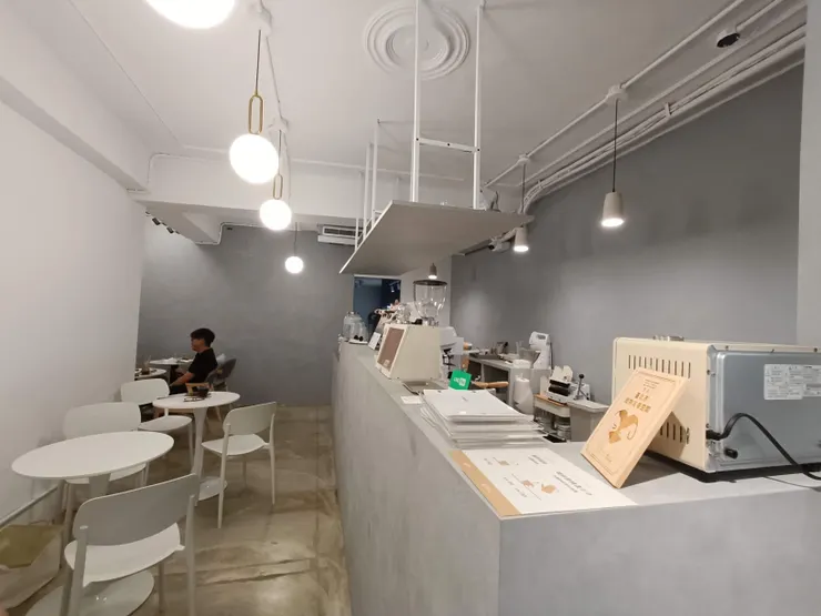 店內設計簡單乾淨