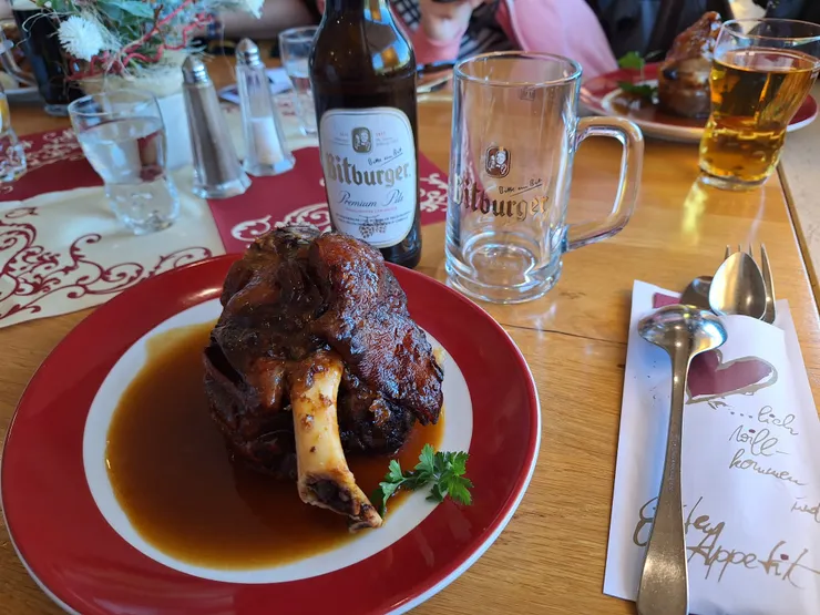 德國豬腳跟黑啤酒