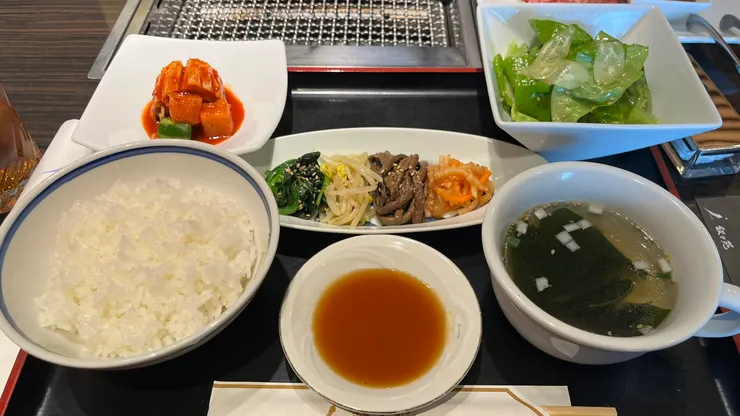 主角肉還沒登場,旁邊的配料就已經夠豐富。