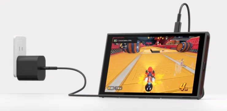 可以從上方充電，對手持玩家很友善。