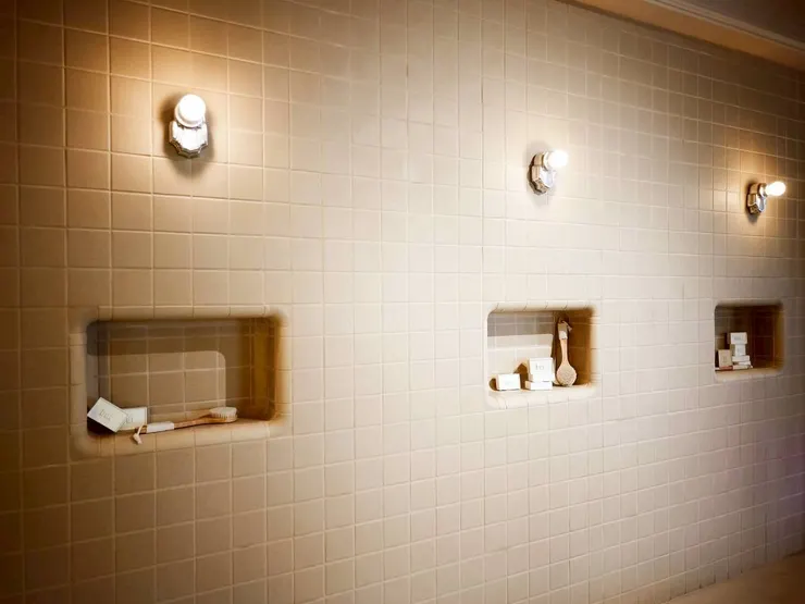 每個凹槽都放了刷子跟肥皂