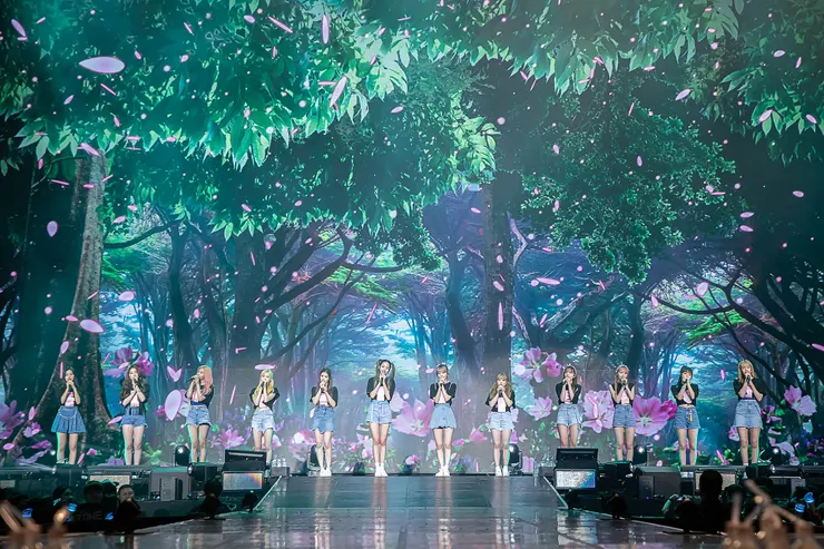 IZ＊ONE 1ST CONCERT【EYES ON ME】in TAIPEI