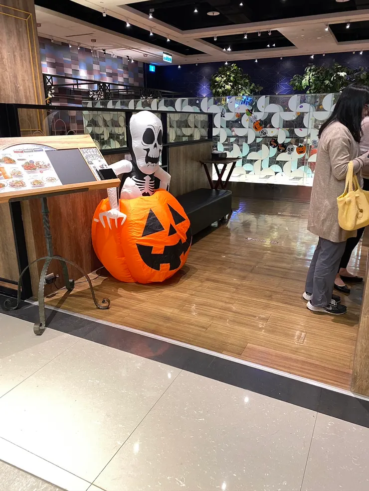 爬不出來的骷髏人，沒氣的時候相當厭世（笑死）。