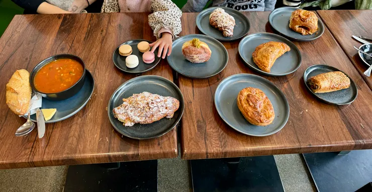 迫不及待的小手手