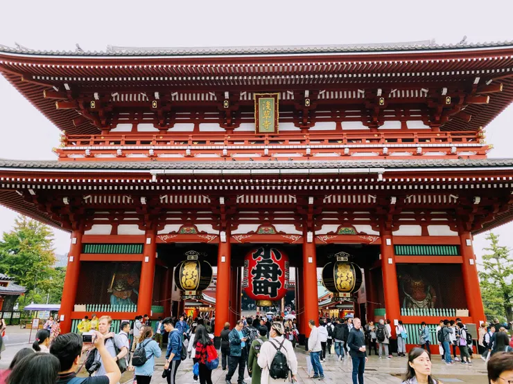 走過這道門以後就是參拜的地方了