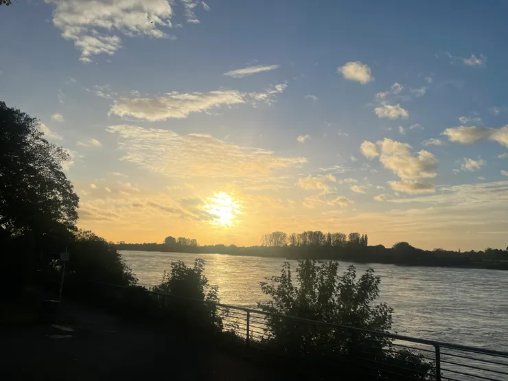 Düsseldorf （杜塞道夫，德國）的 host，帶我去看夕陽