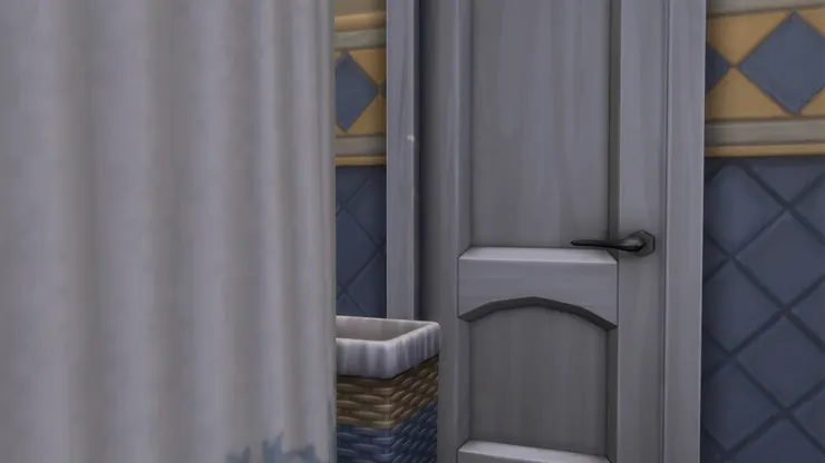 浴簾跟門很相配。