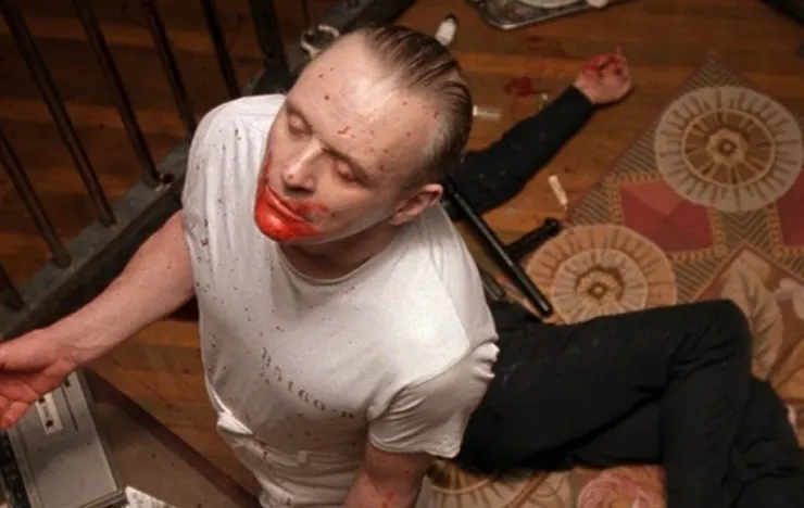 三部曲當中我最喜歡的一顆鏡頭構圖，優雅與獵奇交疊而成。圖片來源自：everylittled