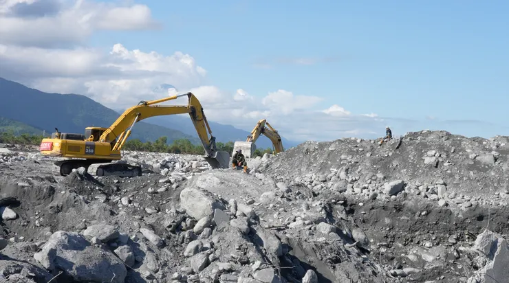 搜尋老闆娘的砂石場員工